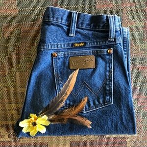 32 x 32 Ultra High Rise Vintage Wrangler jeans